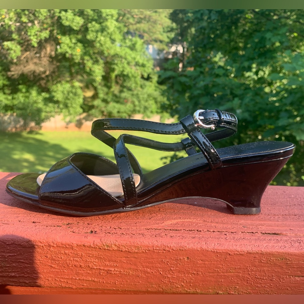 Etienne Aigner Size 7M Small Heel Shoes LIKE NEW
